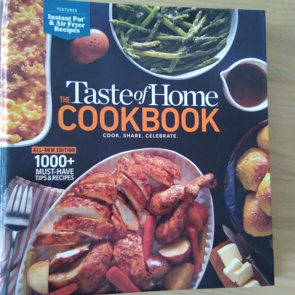 Taste of Home Hardcover/Binder Cookbook - Picture 2 of 8